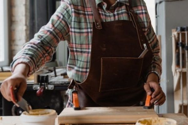 Buyers Guide to Choosing a Woodworking Apron