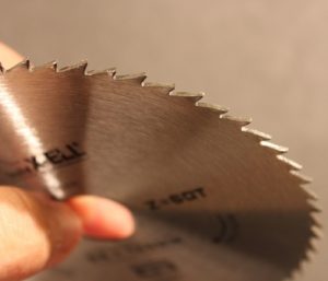 which way does a table saw blade go